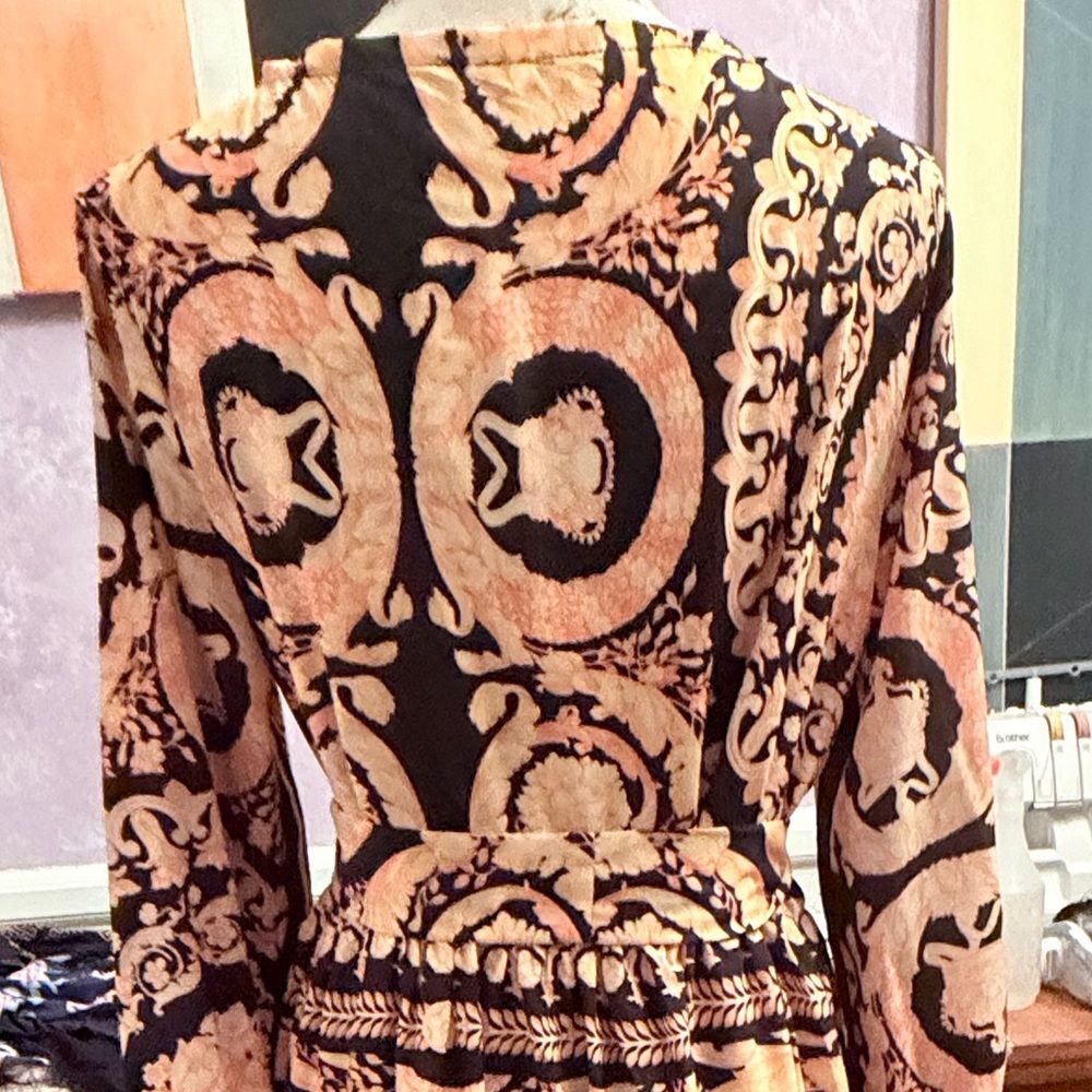 Chic Black and gold Patterned Swim Coverup - Picture 5 of 7